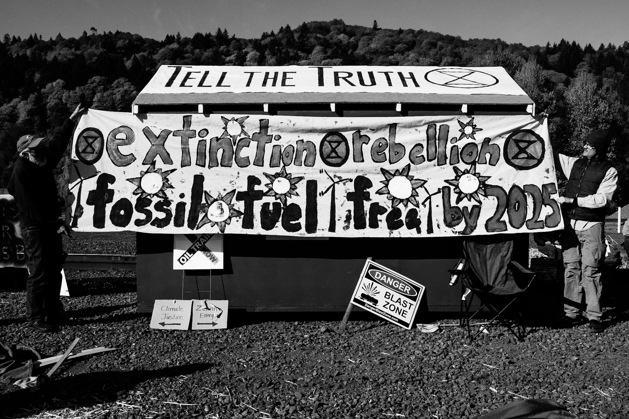 Banners: Tell the Truth; Extinction Rebellion, Fossil Fuel Free by 2020